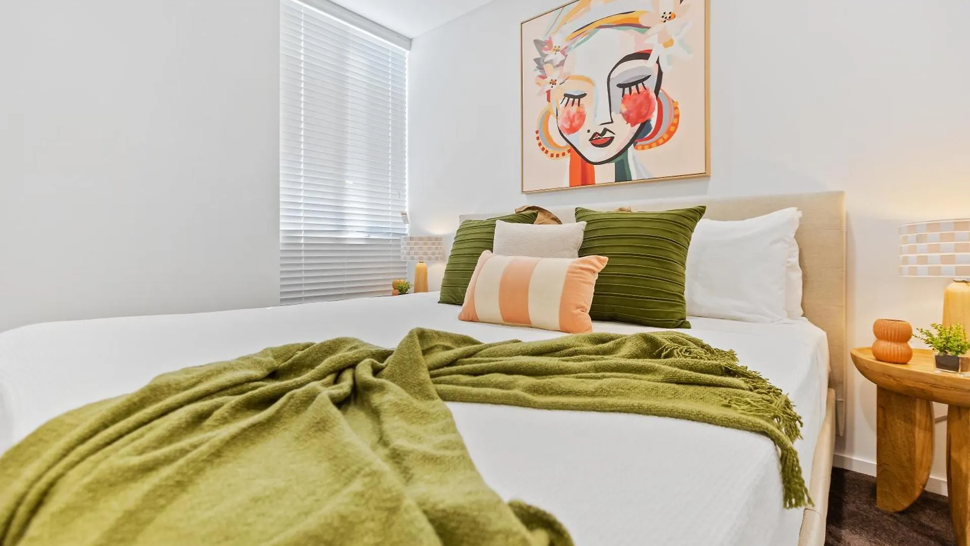 Modern Apartment With Esplanade Views Near The Hospital Cairns