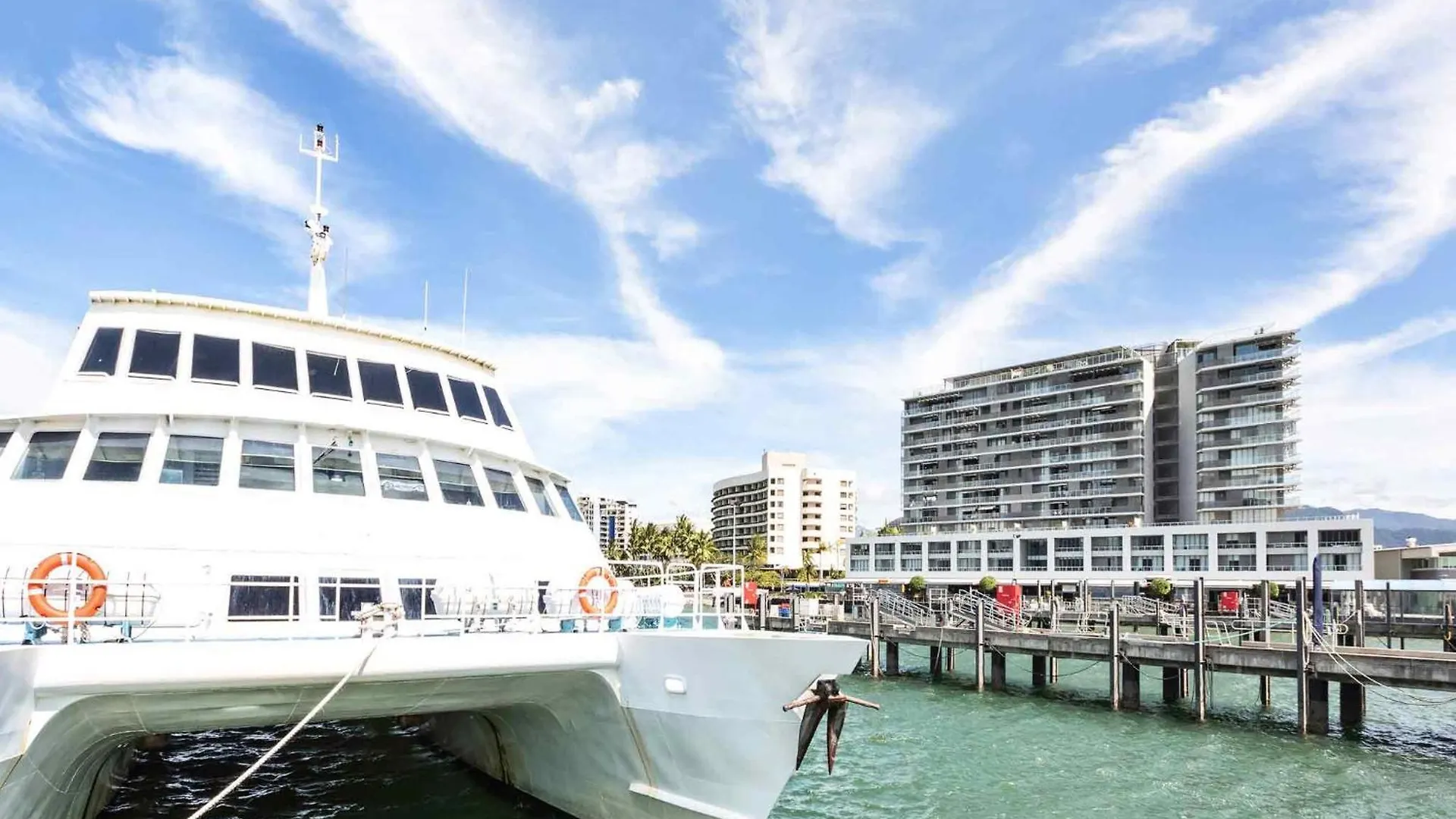 Modern Apartment With Esplanade Views Near The Hospital Cairns