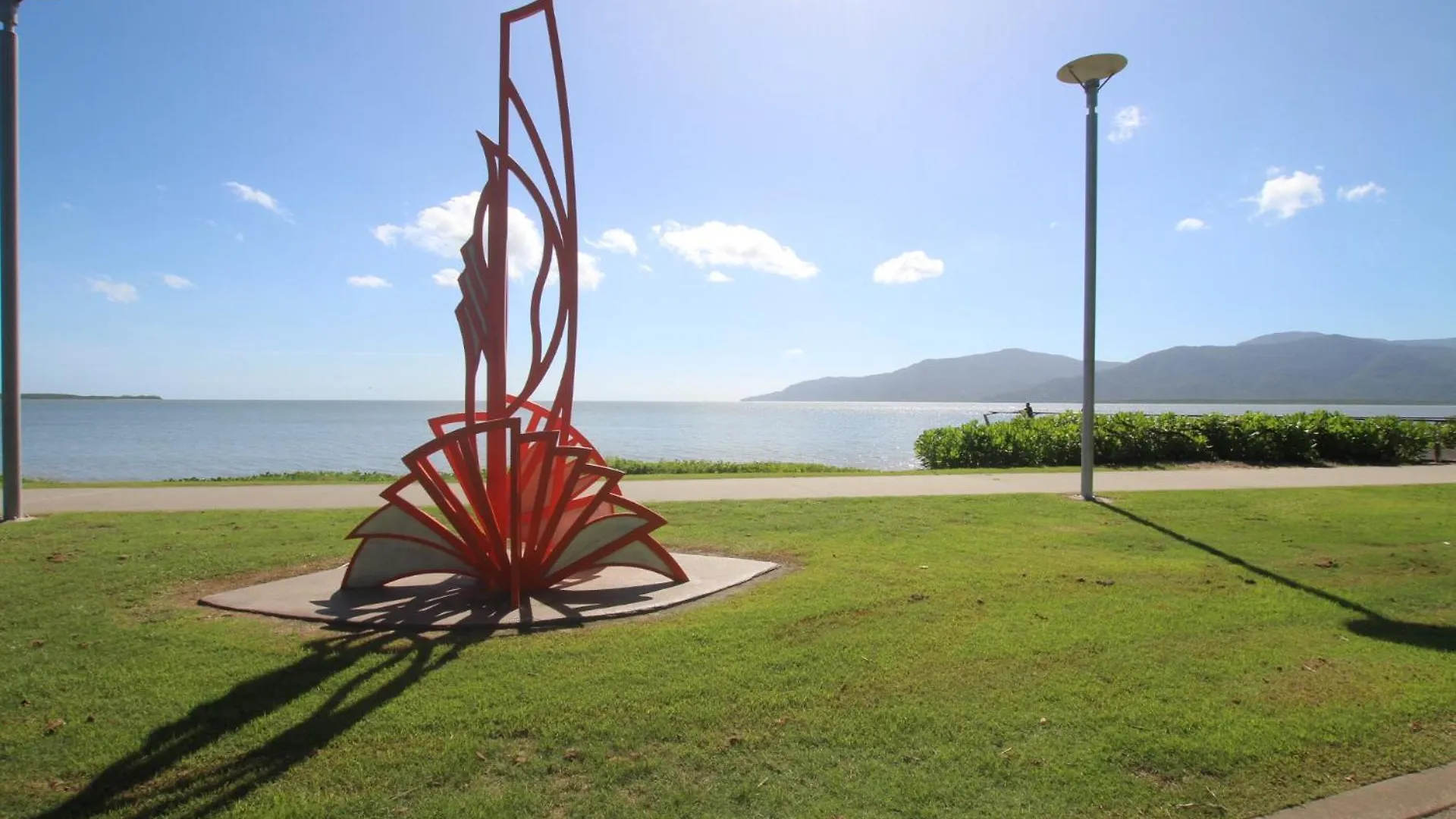 Modern Apartment With Esplanade Views Near The Hospital Cairns