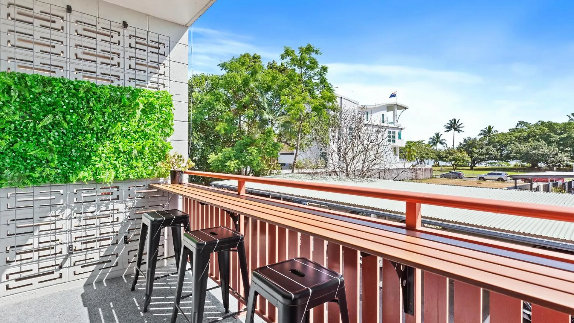 Modern Apartment With Esplanade Views Near The Hospital Cairns