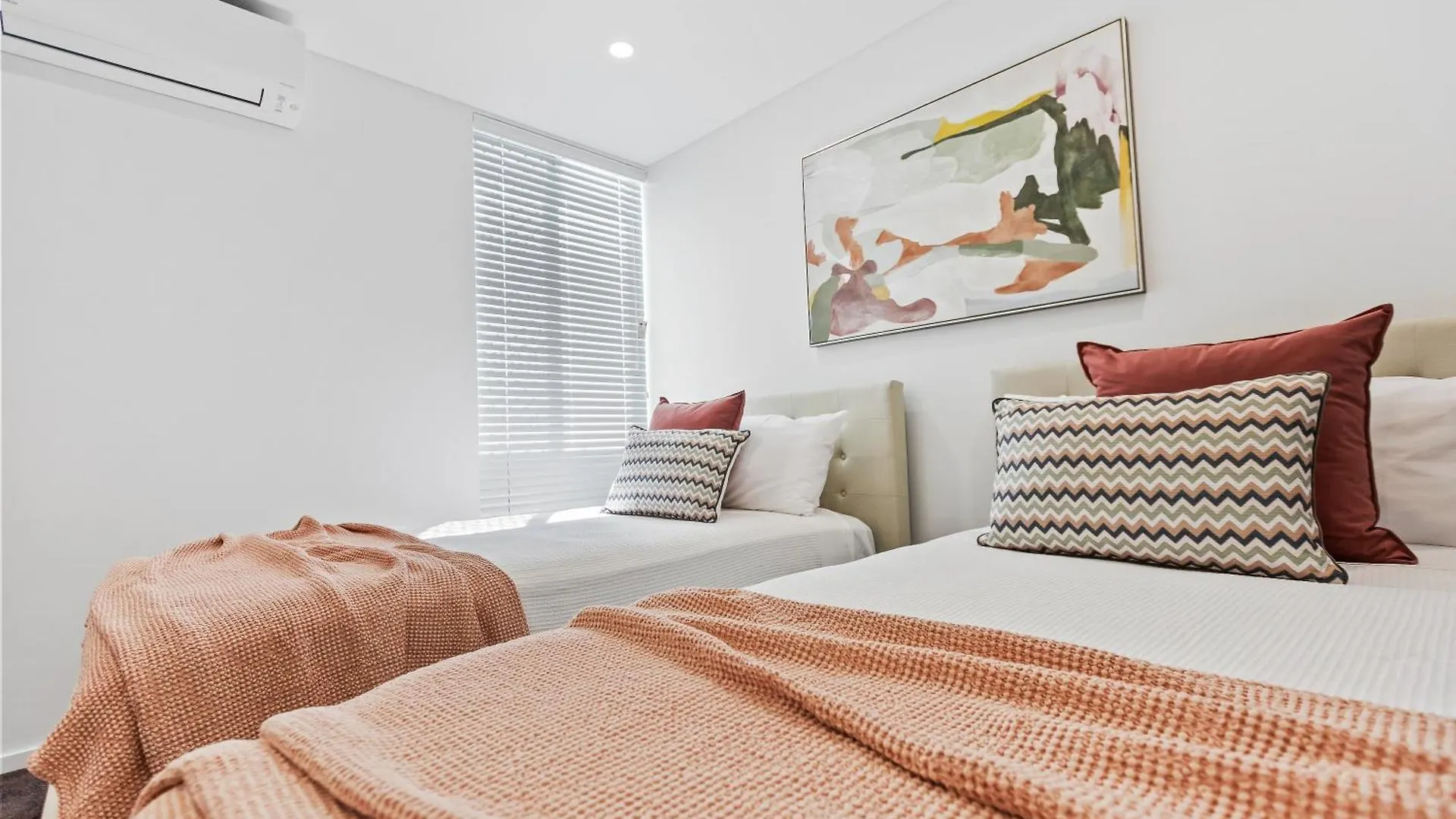 Modern Apartment With Esplanade Views Near The Hospital Cairns Australia