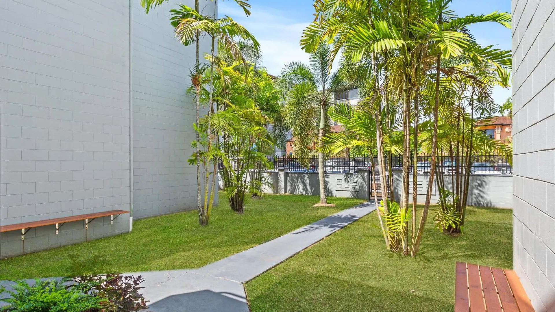 Modern Apartment With Esplanade Views Near The Hospital Cairns