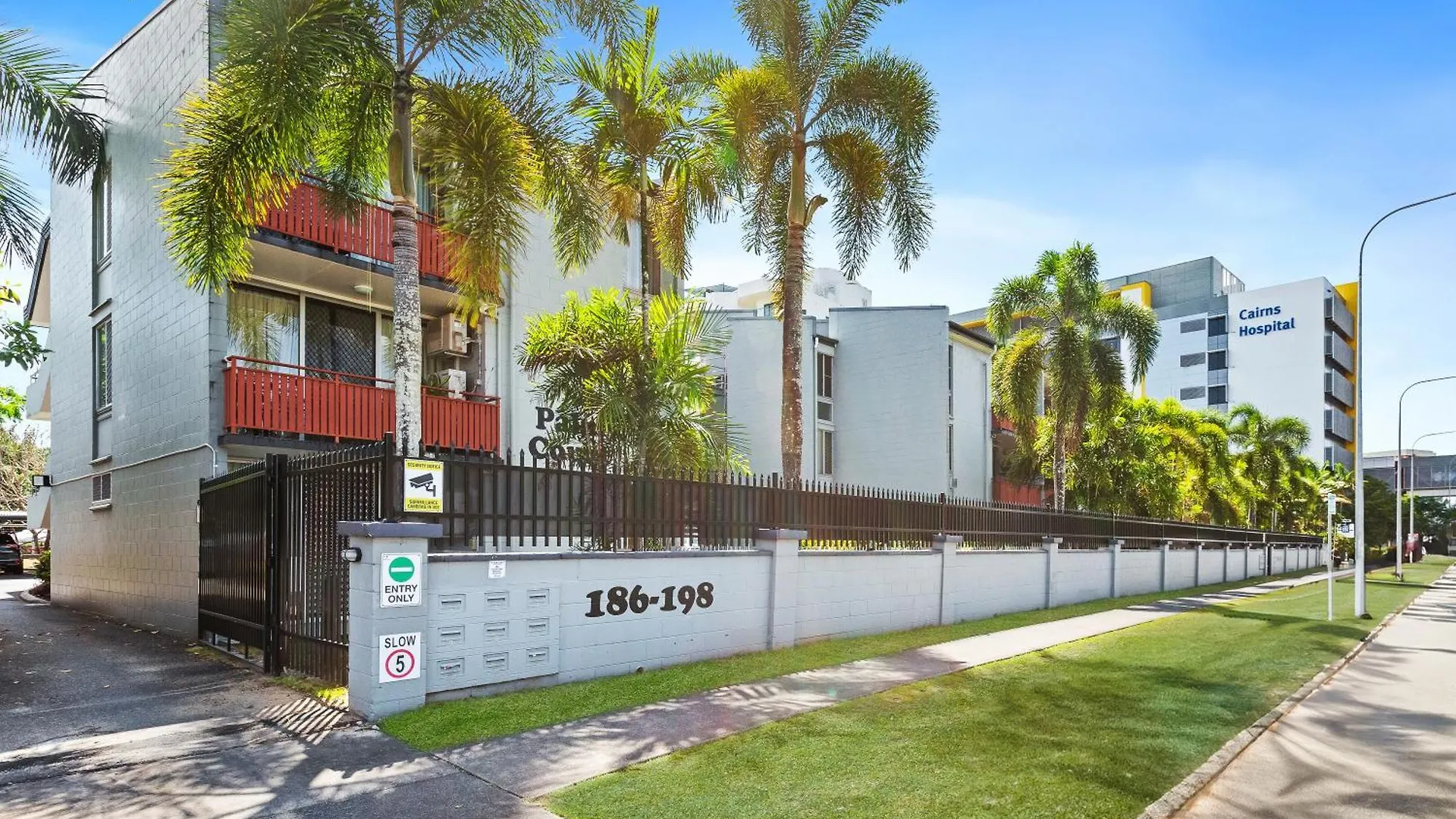 Modern Apartment With Esplanade Views Near The Hospital Cairns