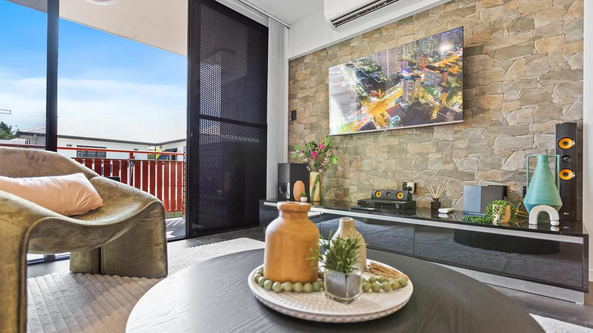 Modern Apartment With Esplanade Views Near The Hospital Cairns 0*,  Australia